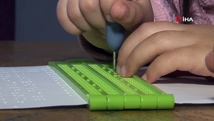 Görme engelli öğretmen, görme engelli minik Fatmanur'un ışığı oldu