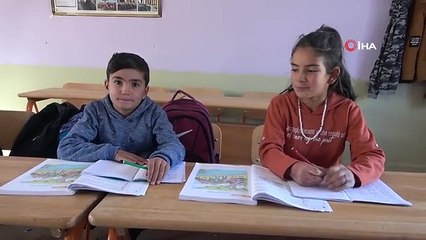 Köyün tek öğretmeni, 5 öğrencisini geleceğe hazırlıyor