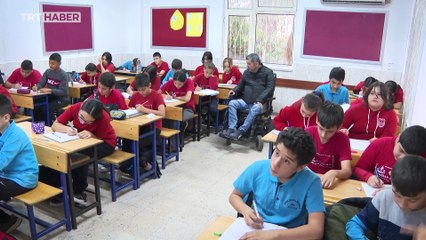 Hasan öğretmeni öğrencilerine olan sevgisi hayata bağlıyor