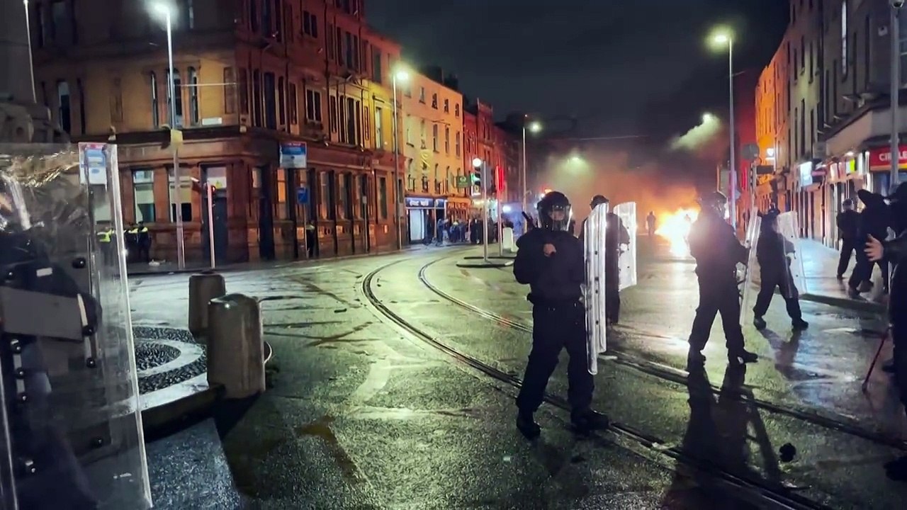 Ausschreitungen und Plünderunge nach Messerangriff in Dublin