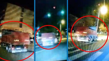 Yaya yolunda karışıdan karşıya geçmeye çalışan anne ile kızına kamyonet çarptı, kaza anı kamerada