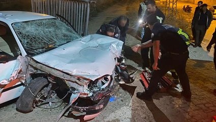 Kontrolden çıkan otomobil yayalara çarpıp karşı caddeye uçtu: 1'i ağır 4 yaralı