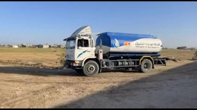 Iniziata la tregua Israele-Hamas, camion con aiuti entrano a Gaza