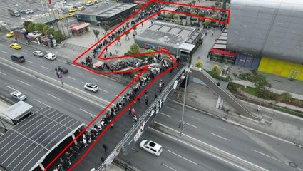 "Efsane Kasım" indirimi için AVM'lere koştular! Kuyruğun ucu bucağı yok