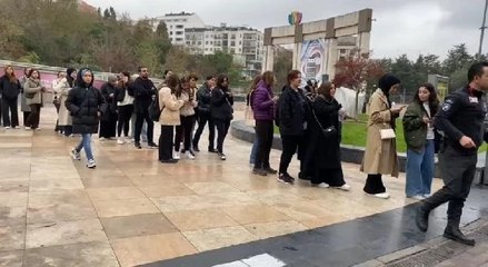 AVM'LERDE ŞAHANE CUMA KUYRUĞU
