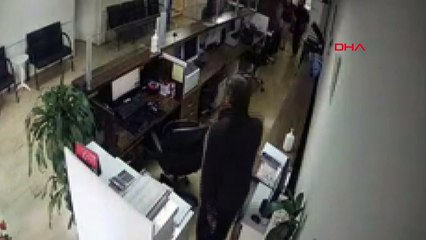 İzmir'de Sahte Dekontla Dolandırıcılık Yapan 4 Şüpheli Tutuklandı