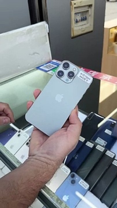 Huaqiangbei: iPhone 15 Pro por fuera, iPhone XR por dentro