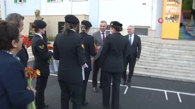 İstanbul İl Jandarma Komutanlığı personelleri öğretmenler gününü kutladı