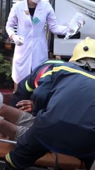 Giải cứu tài xế mắc kẹt trong cabin xe tải sau tai nạn ở TP.HCM