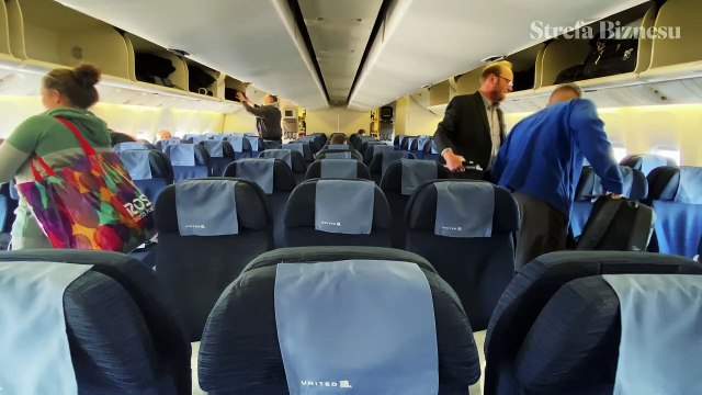 Strefa Biznesu: Polacy coraz częściej podróżują po kraju samolotem