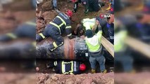 Su boru hattı çalışmasında göçük: Toprak altında kalan işçi böyle kurtarıldı