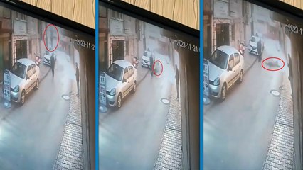 Çatıdan atladı, kaldırımda yürüyen yayanın yanına düştü!