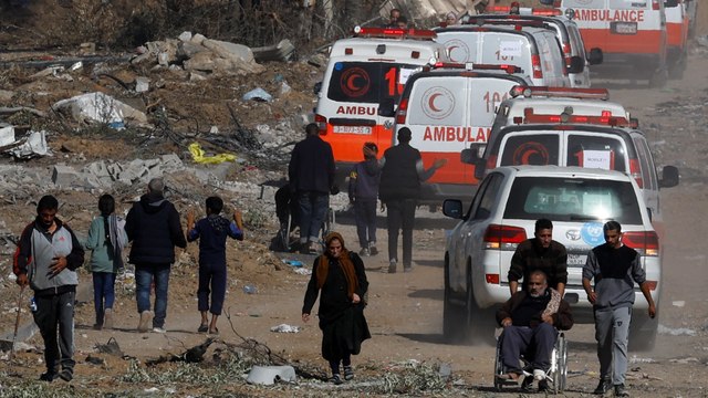 « Ça va nous permettre de respirer » : l'aide entre dans Gaza, au premier jour de la trêve