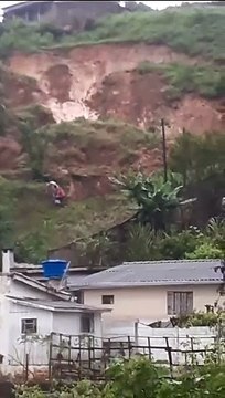 Moradores de Almirante Tamandaré relatam desespero durante desmoronamentos provocados pela chuva