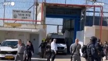Israele, prigionieri palestinesi vengono trasferiti da prigione di Damon