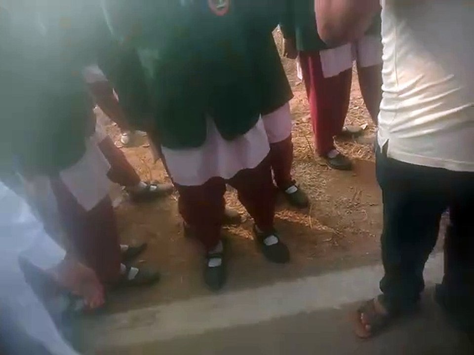 १० किमी पैदल चल कलेक्टर से मिलने पहुंचे समस्याओ...