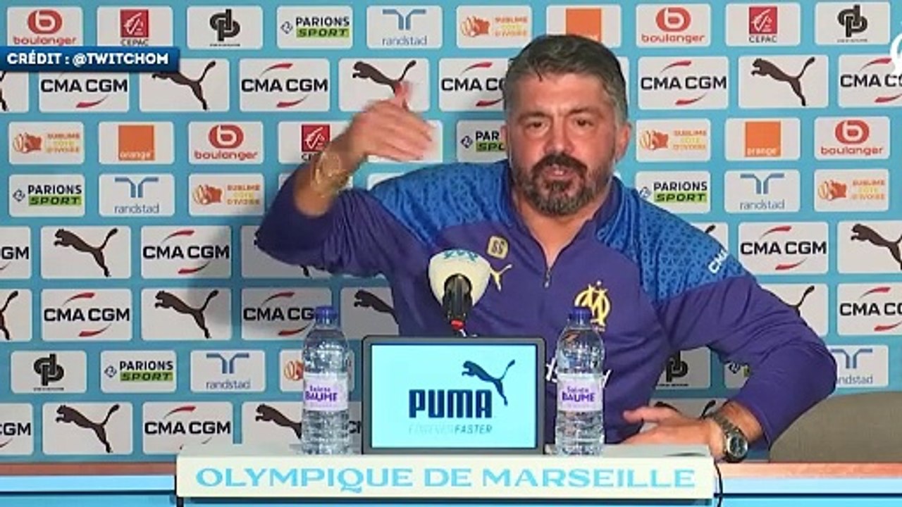 Gennaro Gattuso tape du poing sur la table