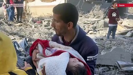 Ateşkesle evlerine dönen Filistinlileri enkazlar karşılıyor