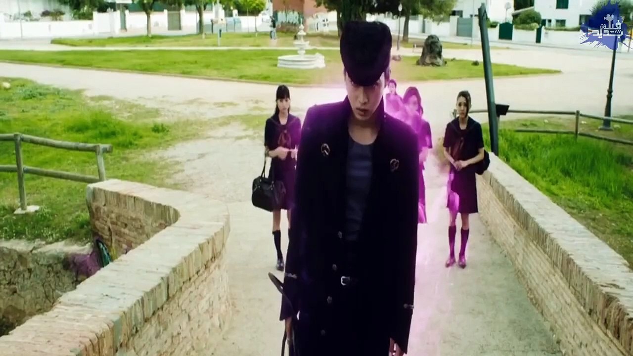 هو وقرينة المحارب يحاول انقاذ المدينة من مجرمين عندهم قوة خارقة _ ملخص فيلم Jojo's adventures