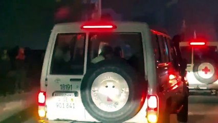 Primeras imágenes de los rehenes israelíes liberados cruzando a Egipto por el paso de Rafah