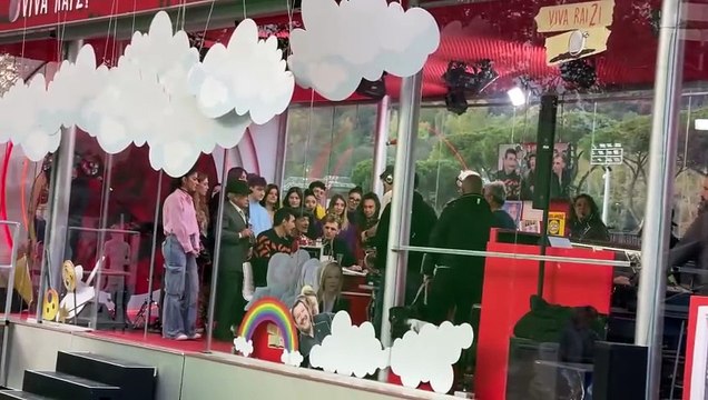 Tg1, la conduttrice Sonia Sarno si spoglia e balla in diretta