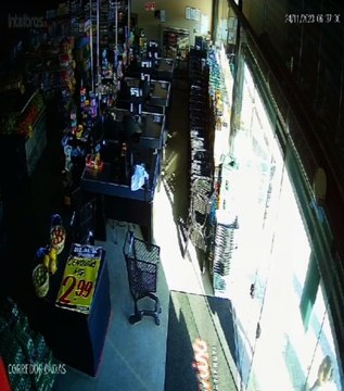 Supermercado é invadido e funcionários são feitos de reféns por uma dupla armada em Vilas do Atlântico