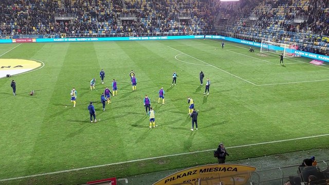 Rozgrzewka piłkarzy Arki Gdynia i Lechii Gdańsk przed Derbami Trójmiasta