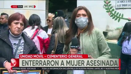 En medio de dolor y llanto, entierran a la profesora jubilada que fue asesinada por sus dos sobrinos en La Paz