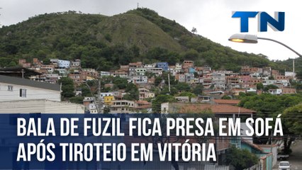 Bala de fuzil fica presa em sofá após tiroteio em Vitória