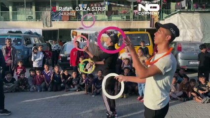 شاهد: عروض ترفيهية للترويح عن الأطفال وسط مآسي الحرب في غزة