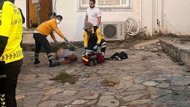16 yaşındaki çocuk, annesini boğazını keserek öldürdü