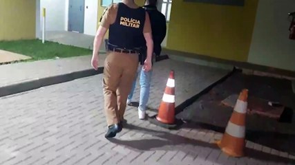 Homem armado com "camelinho" rouba corrente e acaba detido