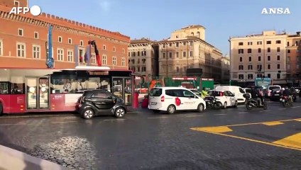 Stragi sulle strade, telefonino arma sempre piu' letale