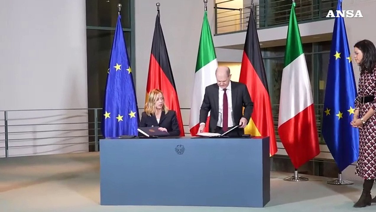 Meloni in Germania, la firma del piano d'azione con Scholz