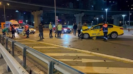 Kadıköy'de Trafik Kazası: Taksi Sürücüsü Yaralandı