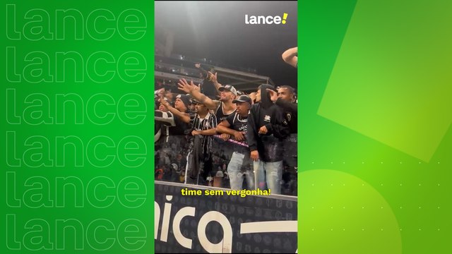 Torcida do Corinthians protesta contra diretoria e time após goleada para o Bahia