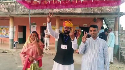 下载视频: Rajasthan Election : प्रदेश के कैबिनेट मंत्री ने डाला वोट, वोटर्स में उत्साह