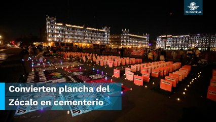 Madres de víctimas de feminicidio recrean un cementerio frente a Palacio Nacional