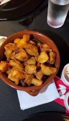 Ugly Duck, White Rabbit, Poblacion