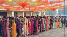 Rajasthan Election : महिलाओं में वोटिंग का उत्साह, शादी का काम छोड़ वोट डालने पहुुंची युवती
