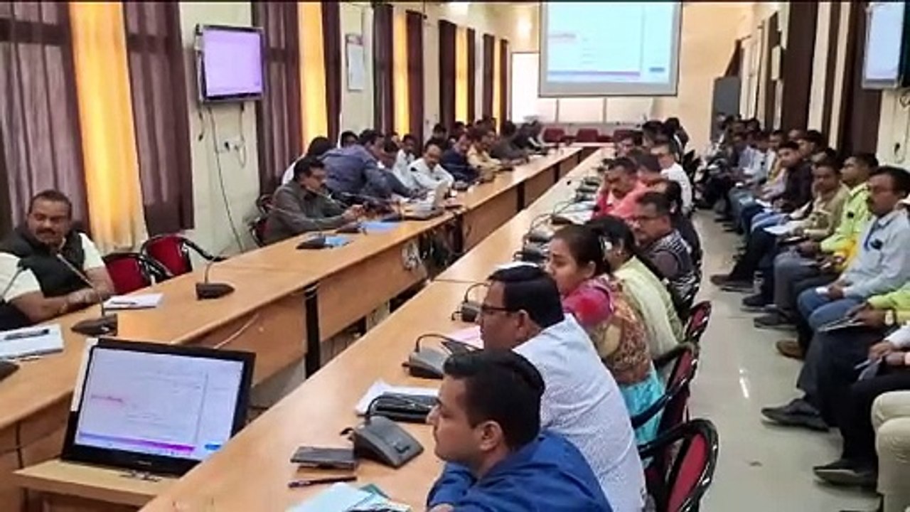 मतगणना की तैयारी को लेकर जिला निवार्चन अधिकारी...