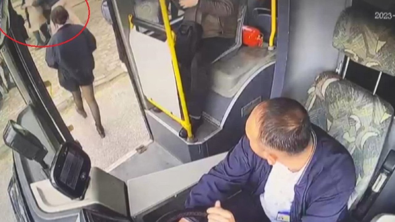 Bursa’da duraktaki üç yankesici kamerada