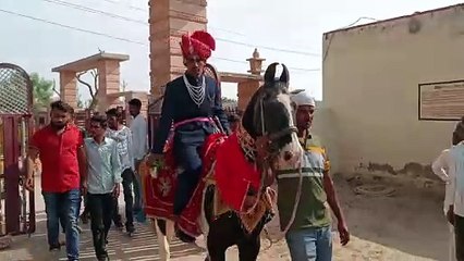 बारात से पहले वोट, दूल्हा घोड़ी पर चढ़कर पहुंचा मतदान करने नागौर जिले में  दोपहर एक बजे तक 38 प्रतिशत से ​अधिक मतदान