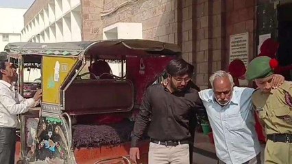 चूरू: इन बूथों पर ईवीएम हुई खराब, एक घंटे तक रूका रहा मतदान, और फिर...