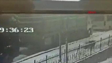 Sokak hayvanlarına yiyecek götürürken kalp krizi geçirdi