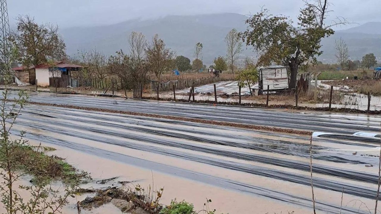 Yağmur bahçeleri sular altında bıraktı