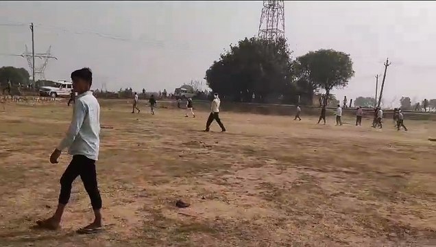 मतदान केंद्र पर जमकर हंगामा, दो पक्षों में हुआ पथराव, मौके पर पहुंचा पुलिस बल