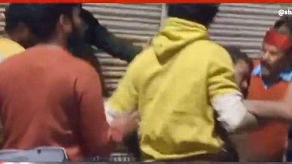 LIVE: छेड़छाड़ का विरोध करने पर परिजनों के सांथ जमकर मारपीट... देखें video