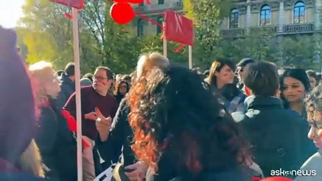 Milano in piazza contro la violenza sulle donne: il patriarcato uccide