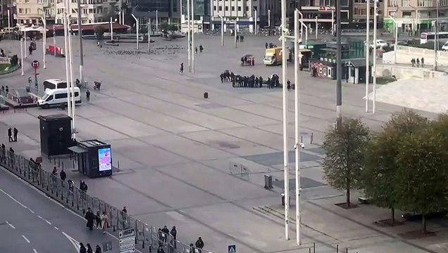25 Kasım eylemi öncesi Taksim Meydanı boşaltıldı, etrafı bariyerlerle kapatıldı!